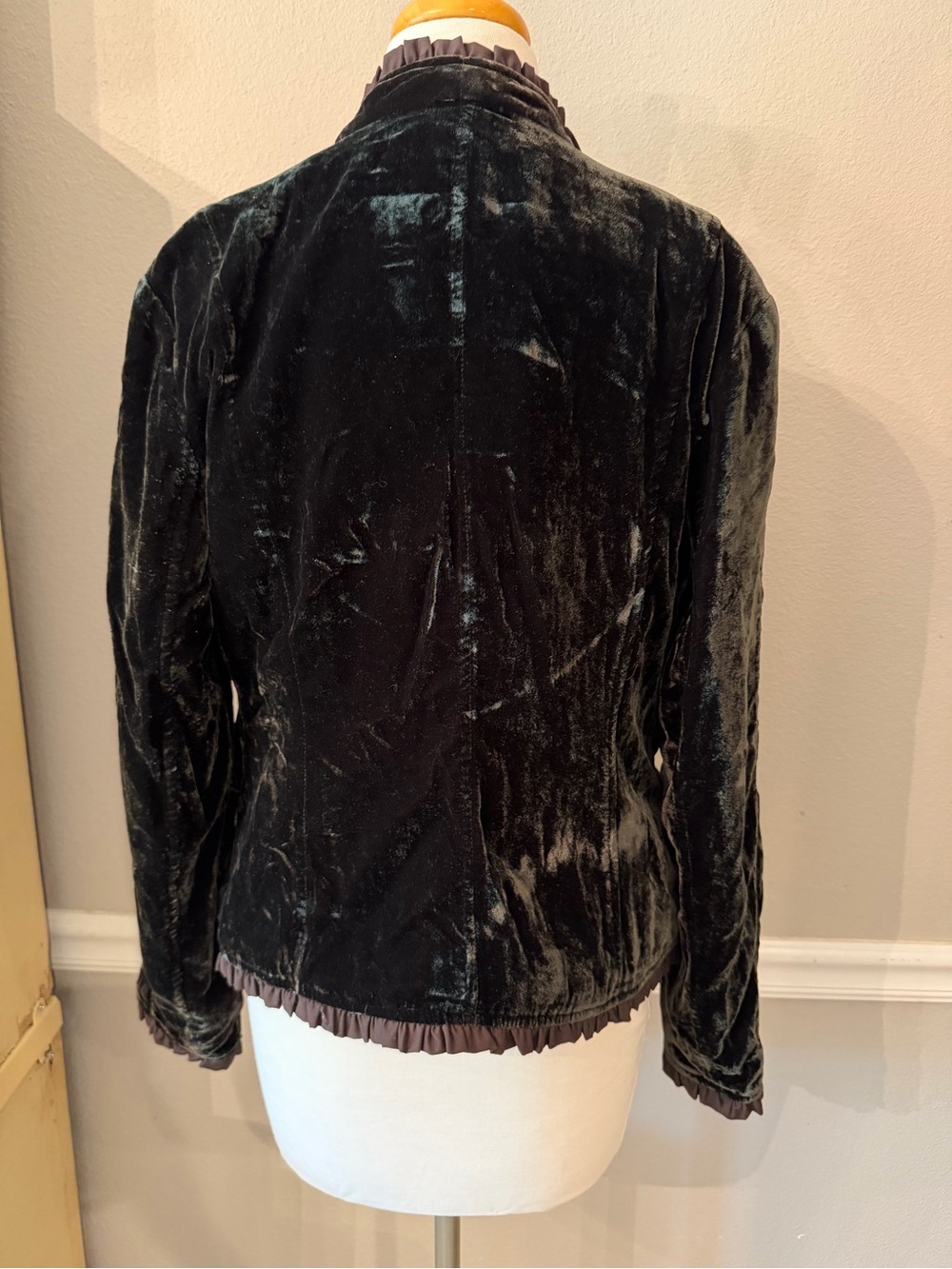 Women’s Velvet Ruffle-Trim Jacket Military Style Jacket by Willi Smith Olive - Picture 3 of 5